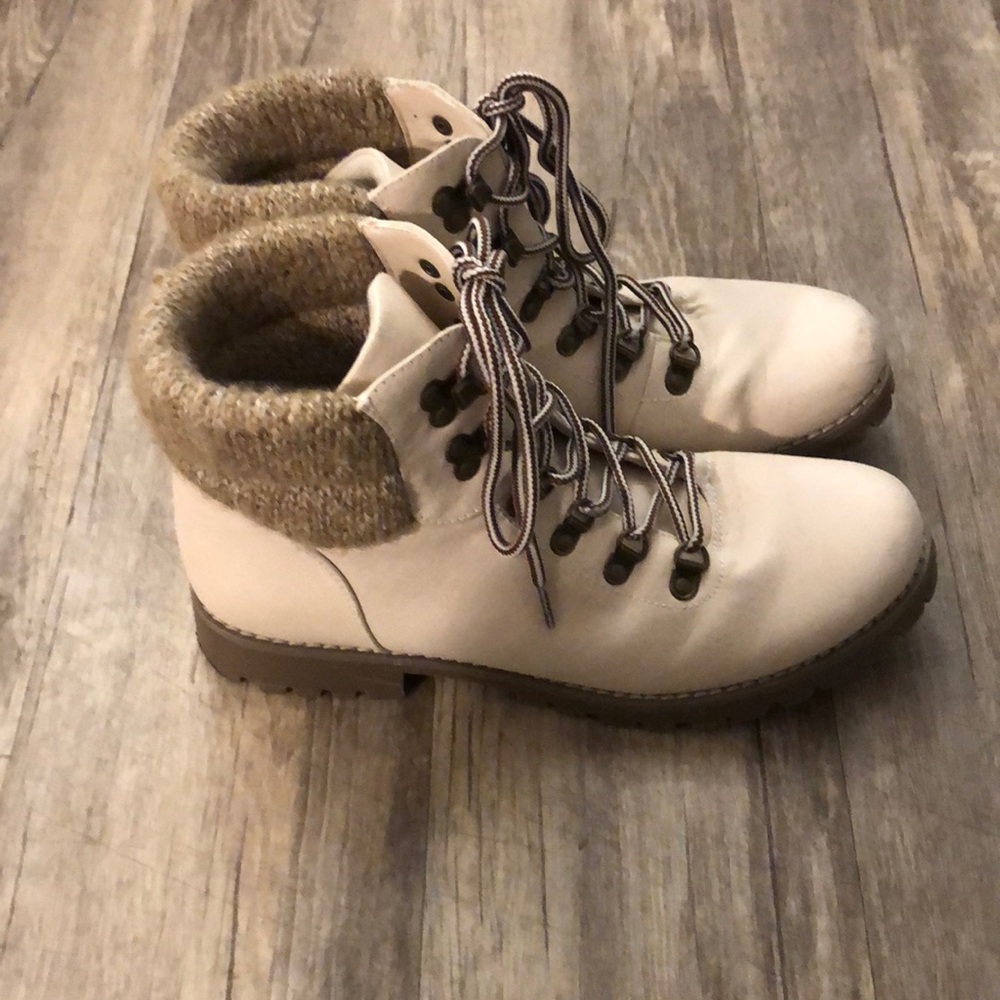 White mountain bone colored combat boot